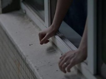 В Киеве парень выпал с 21 этажа, оставив предсмертную записку