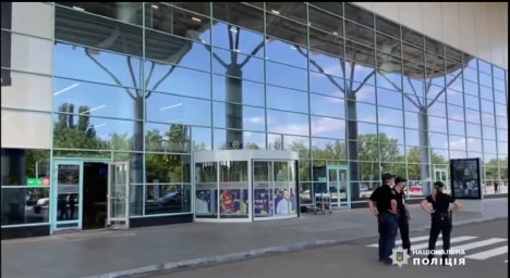 ​Копы задержали лжеминера одесского аэропорта