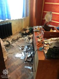 ​Львовянка нашла у сына наркотики и вызвала полицию, но так просто парень не сдался