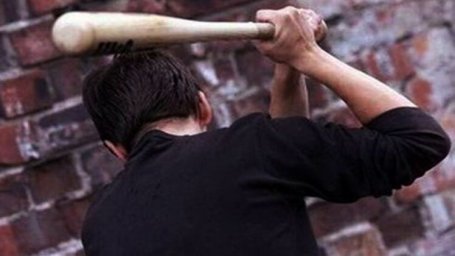 В Киеве трое мужчин пытали бездомных по ночам В Киеве трое мужчин пытали бездомных по ночам