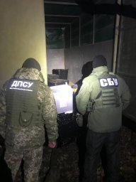На границе между Россией и Украиной нашли грузовик с икрой