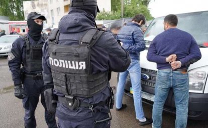 На украинско-польской границе задержали рэкетиров, собиравших "дань" с пассажирских перевозчиков