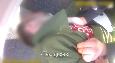 В Днепре мужчина на набережной выехал на встречку и потерял сознание