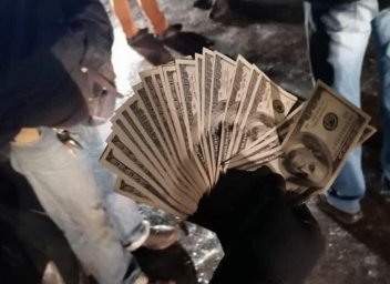 ​Столичные полицейские удерживали мужчину в гараже и требовали $3 тыс. взятки
