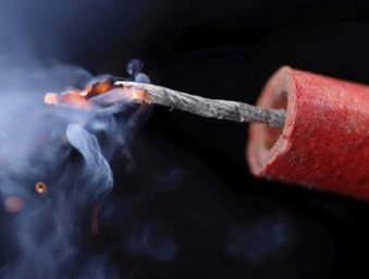 ​В Днепре в новогоднюю ночь у 10-летней девочки в руках взорвалась петарда: малышке оторвало пальцы