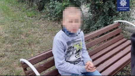 Школьник пытался выпрыгнуть из окна на глаза учителя