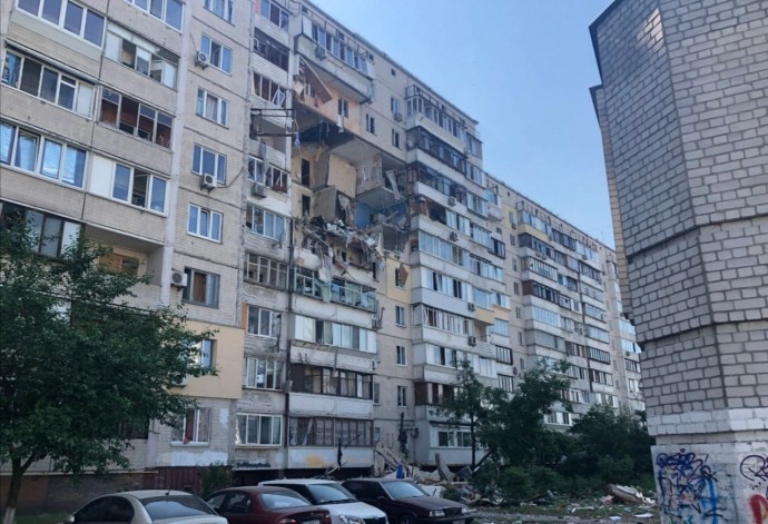 ​В Киеве на Позняках взорвалась многоэтажка