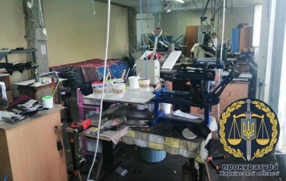 В Харькове накрыли подпольное производство фейковой одежды