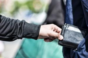 В Тернополе женщина совершила попытку кражи ребенка у матери на глазах