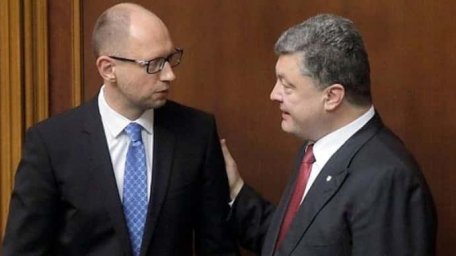 Апелляция Януковича: суд решил допросить Порошенко и Яценюка