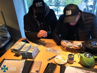 ​СБУ задержала двух мошенников