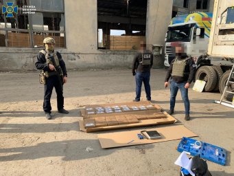 ​В порту "Южный" в контейнере с бананами нашли 50 кг кокаина