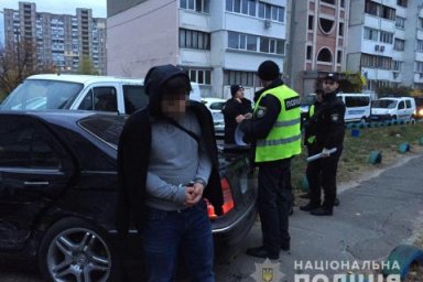 В Киеве копы накрыли банду за разбойные нападения на дома граждан