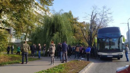 ​В Киеве задержали автобусы с жителями Житомирщины