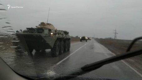 ​На севере оккупированного Крыма была замечена колона военной техники РФ