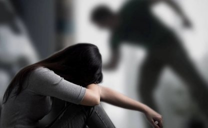 В Луганской области мужчина дважды изнасиловал свою 13-летнюю падчерицу В Луганской области мужчина дважды изнасиловал свою 13-летнюю падчерицу