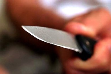 Сын ножом заколол мать, пока отец сидел на балконе⁣⁣⠀