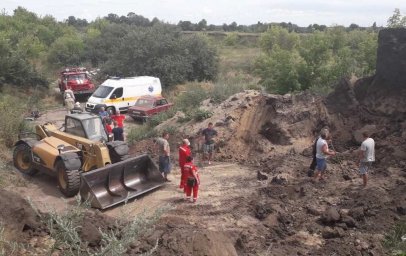 ​На карьерах в двух областях людей засыпало песком, трое погибших