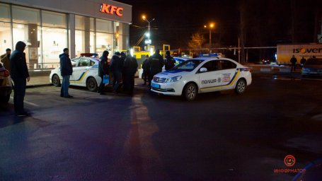 ​Сегодня ночью возле KFC в центре подралась компания мужчин