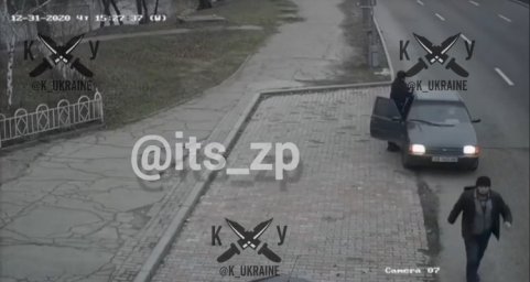 ​В Запорожье неизвестные хотели украсть вещи из автомобиля