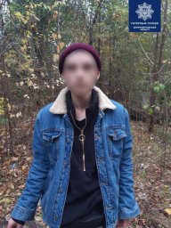 ​В Днепре копы задержали парня и девушку, у которых были наркотики, упакованные как конфеты