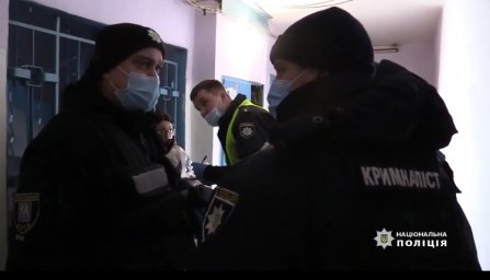 ​Бывший муж убил жену канцелярским ножом