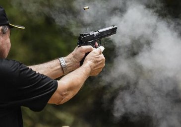 В Киеве стрельба на Гидропарке. Есть раненый