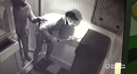 ​Похитили больше 3 млн и пытались пересечь границу