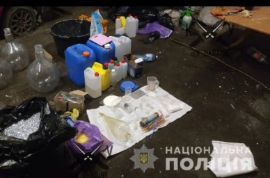 На Киевщине копы накрыли группу вооруженных наркодилеров