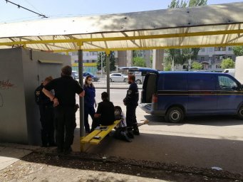 В Днепре на остановке общественного транспорта умер мужчина
