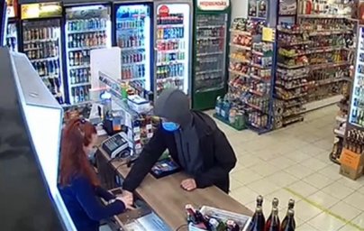 Группа подростков с оружием в Запорожье пыталась ограбить три магазина Группа подростков с оружием в Запорожье пыталась ограбить три магазина