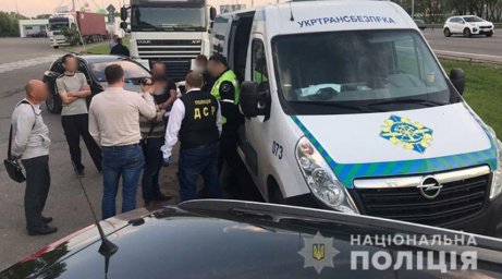 Чиновники Укртрансбезопасности требовали взятки с перевозчиков