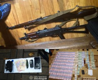 ​Хотели крышевать рынок: копы задержали рэкетиров, вымогавших деньги торговцев и предпринимателей