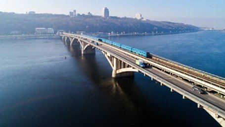 Мост Метро перекрыли. Есть угроза взрыва