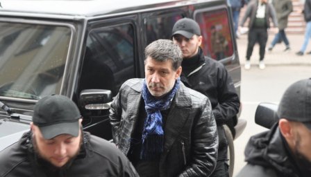 На Ивано-Франковщине экс-депутат от «Партии регионов», Игорь Халаменда, въехал в отбойник и вылетел 