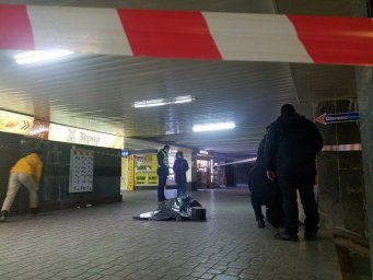 В метро Киева зарезали человека