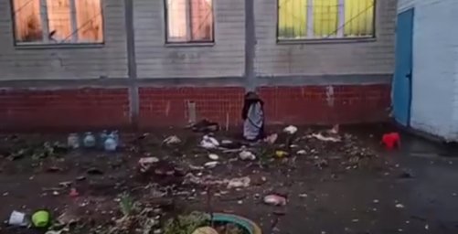 В Киеве мать выбросила 3-летнего ребенка из окна восьмого этажа В Киеве мать выбросила 3-летнего ребенка из окна восьмого этажа