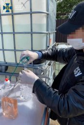 В Киевской области копы накрыли масштабное производство некачественных дезинфицирующих средств