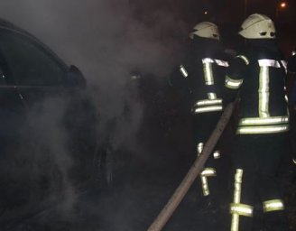 В Киеве за сутки сгорели два авто