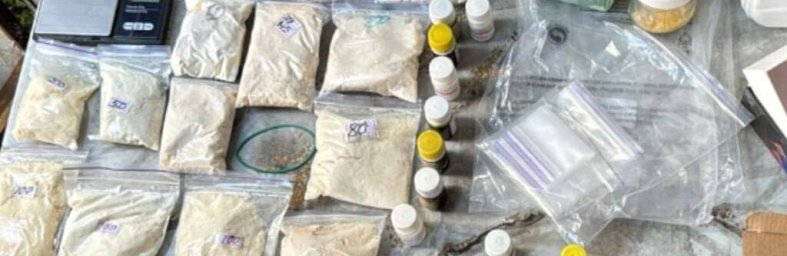 Вибуховий бізнес: у Києві наркоділки зберігали амфетамін поруч із тротилом
