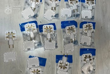Дніпрянка маскувала наркотики у перехідниках та розсилала їх поштою по Україні