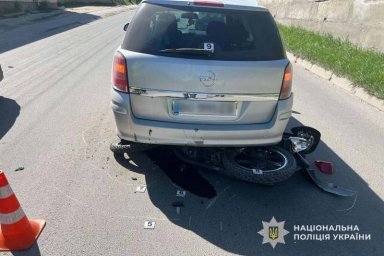 У Кременці мотоцикліст потрапив під колеса Opel: 20-річного хлопця госпіталізували