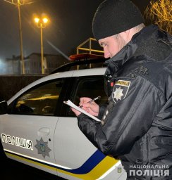 На Житомирщині жінка під час сварки порізала чоловіка та викликала йому швидку