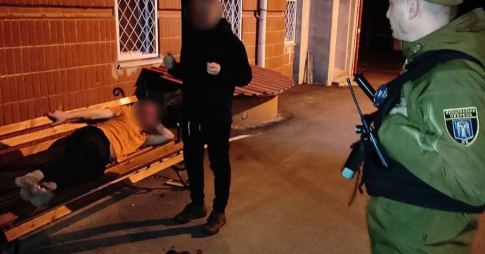 У Києві п’яні чоловіки влаштували дебош у лікарні, охорона запобігла насильству