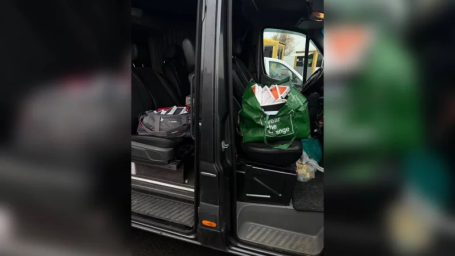 Дві сумки «яблучної» техніки: чернівчанин намагався перевезти контрабанду на мільйон гривень Дві сумки «яблучної» техніки: чернівчанин намагався перевезти контрабанду на мільйон гривень