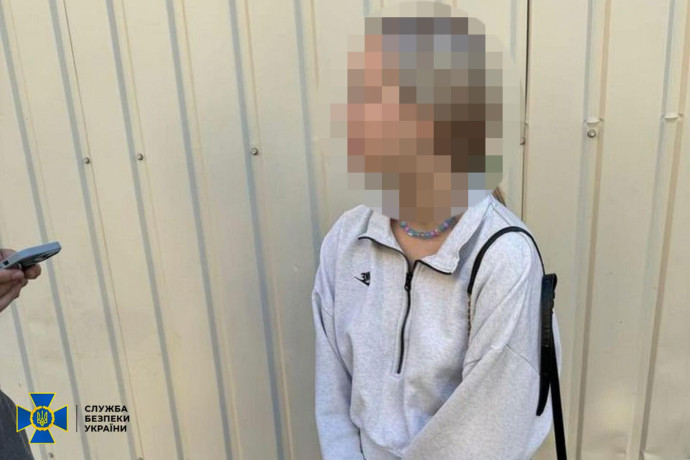 У Харкові 15-річну школярку підозрюють у підпалах авто військових