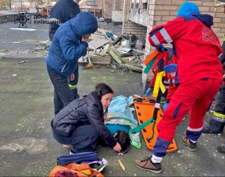 В Ірпені жінка випала з 4-го поверху житлового будинку