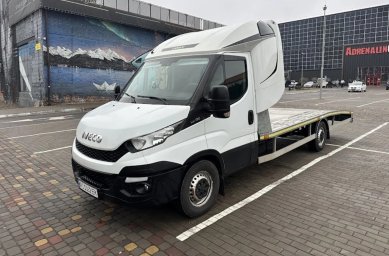 В Аккермані чоловік продав автівку та причеп знайомої, замість того щоб перевезти її майно