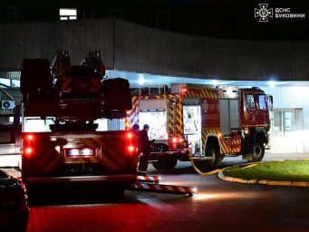 У Чернівцях сталася пожежа на складі з меблями: рятувальники запобігли поширенню вогню У Чернівцях сталася пожежа на складі з меблями: рятувальники запобігли поширенню вогню