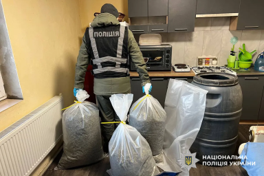 На Тернопільщині поліція ліквідувала нарколабораторію з товаром на мільйони гривень